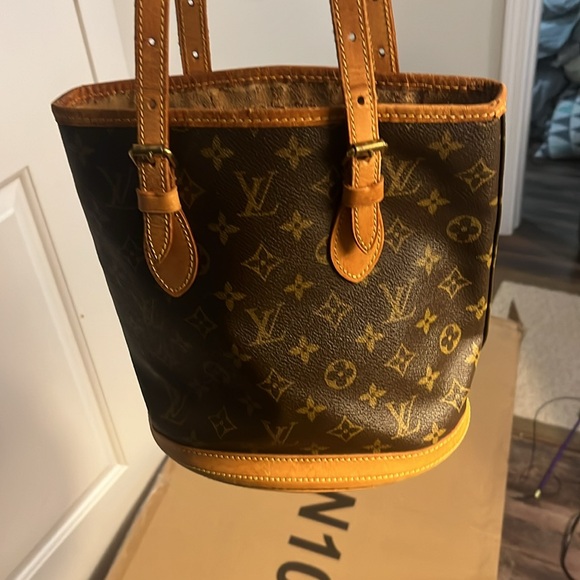 Selling a Louis Vuitton, two of them. - Picture 15 of 16